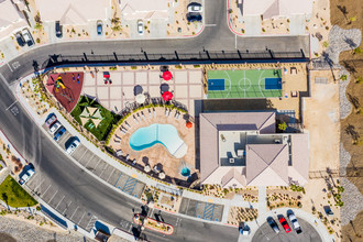 West Main Villas in Hesperia, CA - Foto de edificio - Building Photo