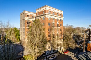 2141 NW Davis St in Portland, OR - Building Photo