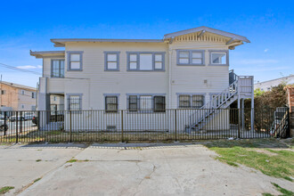 1425 W 18th St in Los Angeles, CA - Building Photo - Building Photo