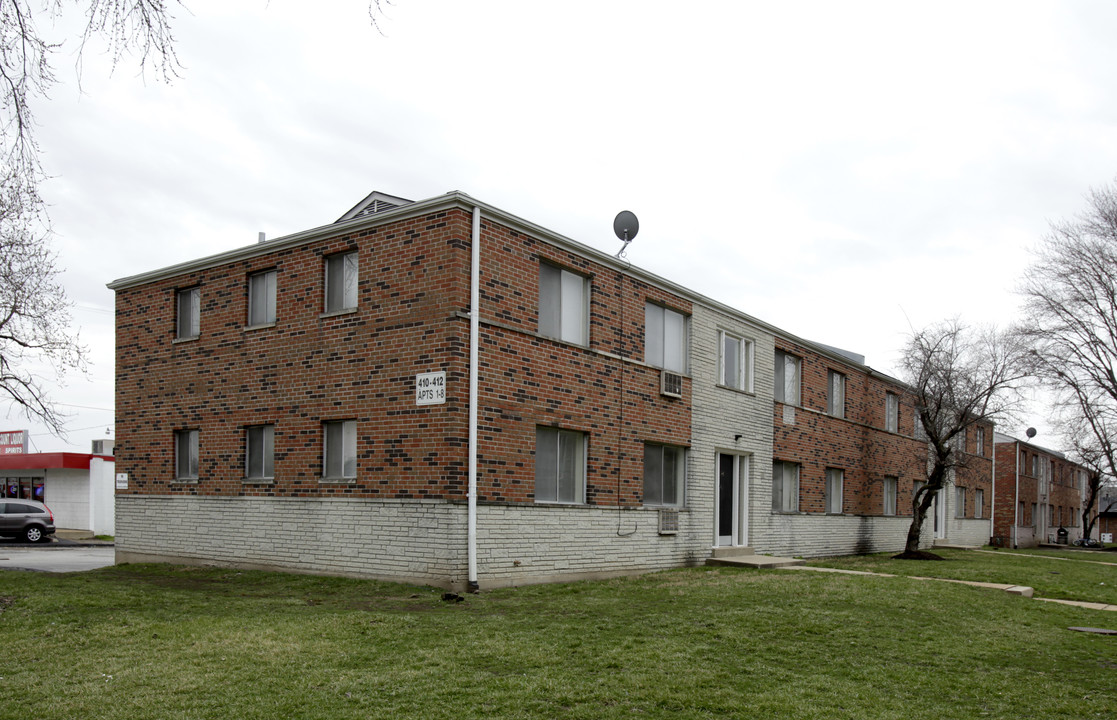 Holly Manor Apartments in Hazelwood, MO - Building Photo