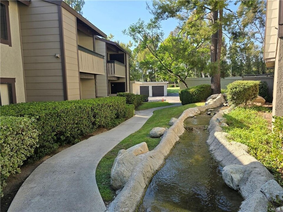 20702 El Toro Rd in Lake Forest, CA - Building Photo