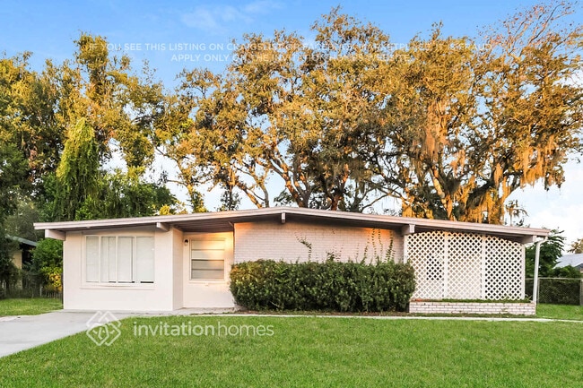 property at 1110 E Camellia Dr