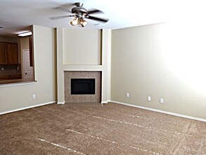 6101 Marsh Rail Dr in Denton, TX - Building Photo - Building Photo