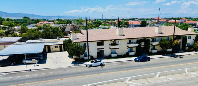42755 40th St W in Quartz Hill, CA - Building Photo - Building Photo