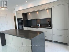 10-2310 Inn On The Pk Dr in Toronto, ON - Building Photo - Building Photo