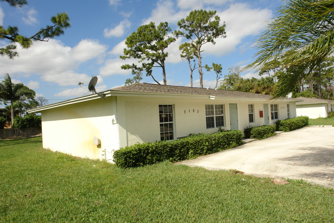 3101-3021 Walker Ave in Lake Worth, FL - Building Photo