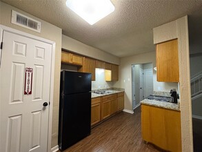 5006 W Wind Trail in Austin, TX - Foto de edificio - Building Photo