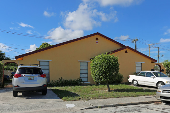 512-518 Malverne Rd in West Palm Beach, FL - Foto de edificio - Building Photo