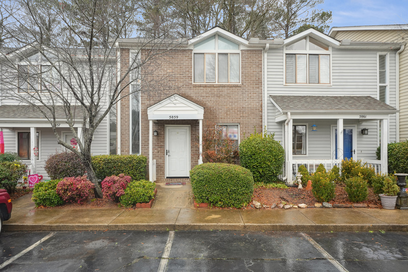 5859 Shady Grove Cir in Raleigh, NC - Building Photo