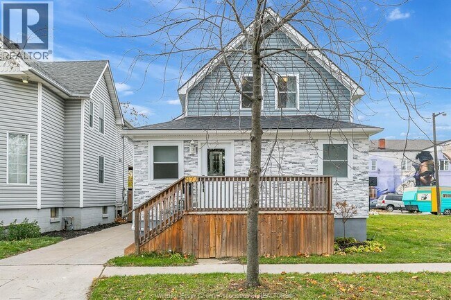 974 Maisonville Ave in Windsor, ON - Building Photo - Building Photo