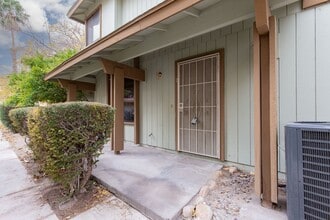 1558 Elizabeth Ave in Las Vegas, NV - Building Photo - Building Photo