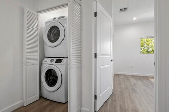 14727 Friar St, Unit #4 in Van Nuys, CA - Building Photo - Building Photo