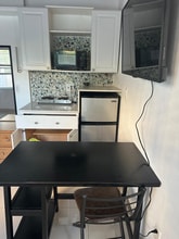 2532 SW 27th St in Miami, FL - Foto de edificio - Building Photo