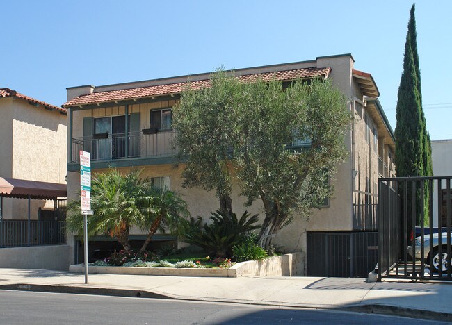 1112 N Olive Dr in West Hollywood, CA - Building Photo - Building Photo