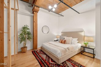 530 S Hewitt St in Los Angeles, CA - Foto de edificio - Building Photo