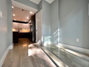 9 University Rd, Unit 2 in Brookline, MA - Foto de edificio - Building Photo