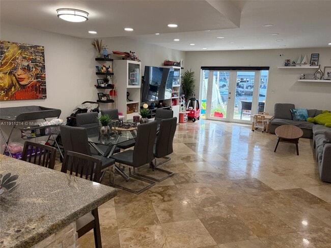 3690 NE 167th St in North Miami Beach, FL - Building Photo - Building Photo