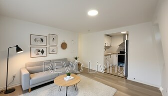 137 Oakdale Ave in St Catharines, ON - Building Photo