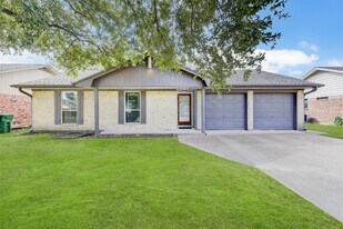 5911 Chrystell Ln in Houston, TX - Building Photo