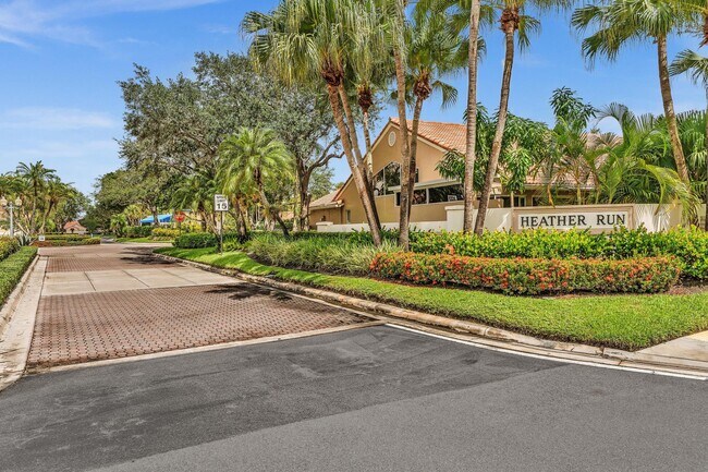 1904 Rosewood Way in Palm Beach Gardens, FL - Building Photo - Building Photo