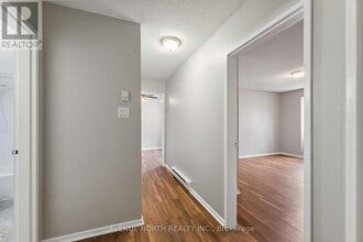 1958 Jasmine Crescent in Ottawa, ON - Building Photo - Building Photo