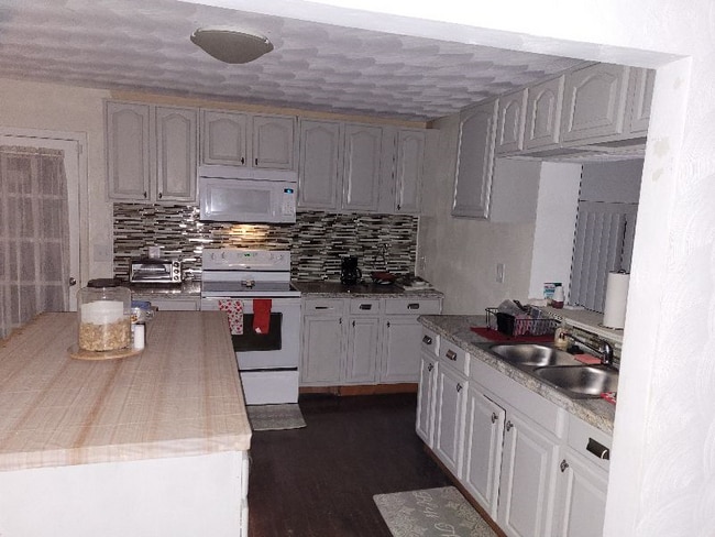 5808 Bernhowe Manor Ln in Suffolk, VA - Building Photo - Building Photo