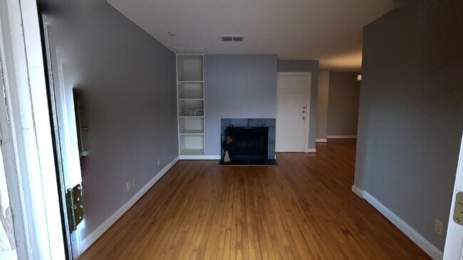 property at 912 E 32nd St