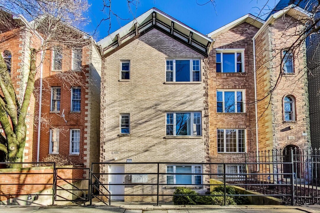 1452 W Cortez St in Chicago, IL - Building Photo