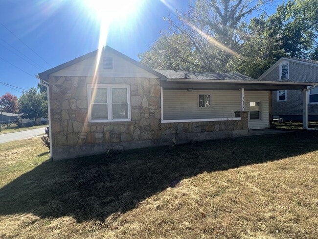 3046 E 9th St in Joplin, MO - Building Photo - Building Photo