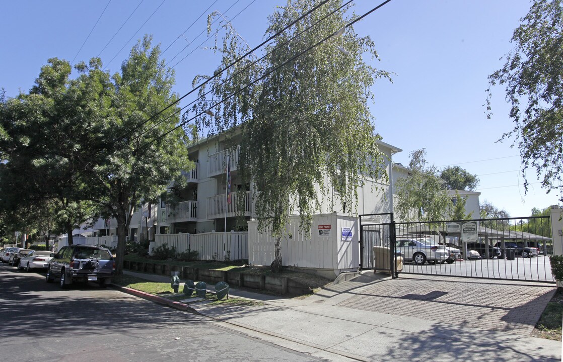 Birchtree Apartments in Concord, CA - Building Photo