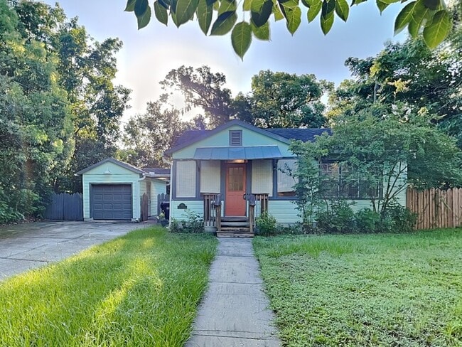 property at 533 Lake Como Cir