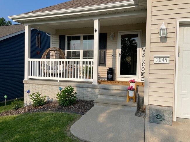 2045 Rosewood Dr NW in Cedar Rapids, IA - Building Photo - Building Photo