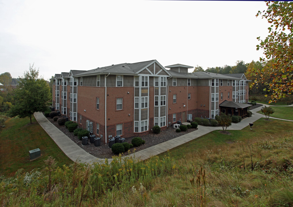 Mercy Place Belmont in Belmont, NC - Foto de edificio