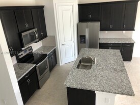 11566 SW 13th Ln in Pembroke Pines, FL - Building Photo