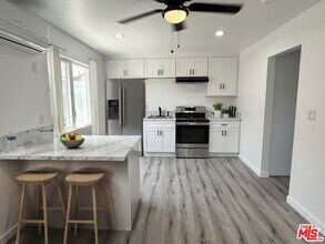 841 W 64th St-Unit -843.5 in Los Angeles, CA - Building Photo - Building Photo