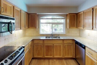 Oakshade Commons in Davis, CA - Foto de edificio - Building Photo