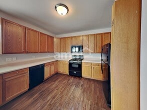 6512 Fitzer Dr in Joliet, IL - Foto de edificio - Building Photo