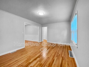 2501 NE 52 St in Kansas City, MO - Building Photo - Building Photo
