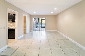 5975 NW 25th Ct in Sunrise, FL - Building Photo - Building Photo