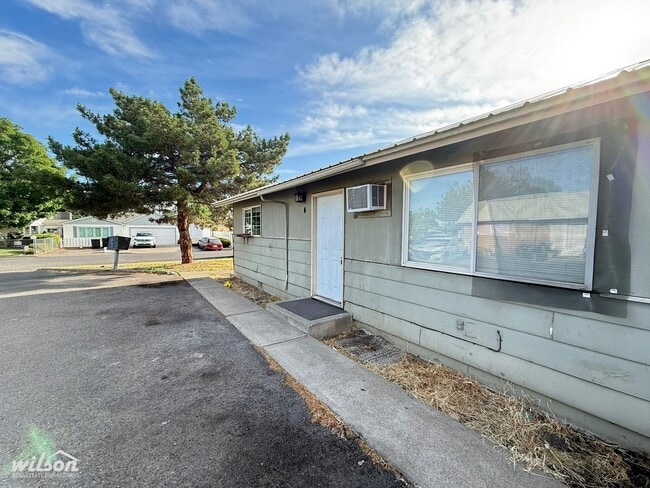 property at 306 W Pierce St