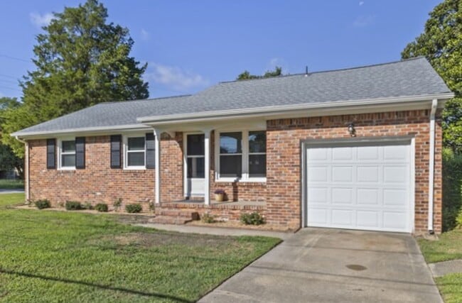 8701 Old Ocean View Rd in Norfolk, VA - Building Photo - Building Photo