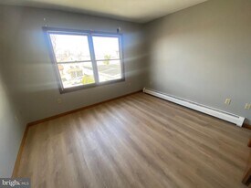 113 Frank St in Dunmore, PA - Building Photo