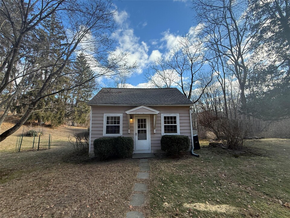 123 Armonk Rd in Mt Kisco, NY - Building Photo