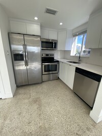 1328 NW 4th St, Unit 6 in Miami, FL - Building Photo - Building Photo