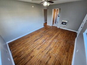 327 E 13th St in Ada, OK - Foto de edificio - Building Photo