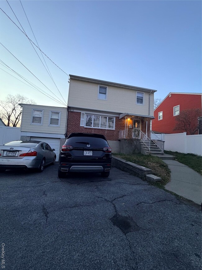 11 Argyle Ter in Yonkers, NY - Building Photo - Building Photo