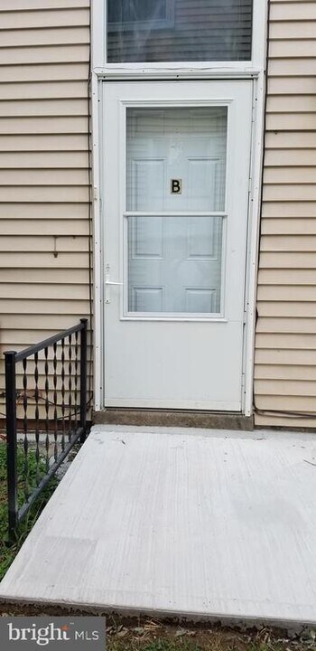 1521 Stoney Ln in Philadelphia, PA - Building Photo
