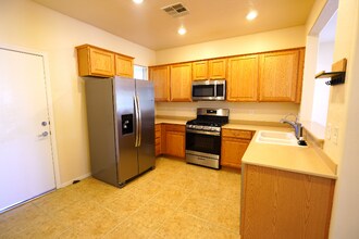 2558 Divine Sky Dr in Henderson, NV - Foto de edificio - Building Photo