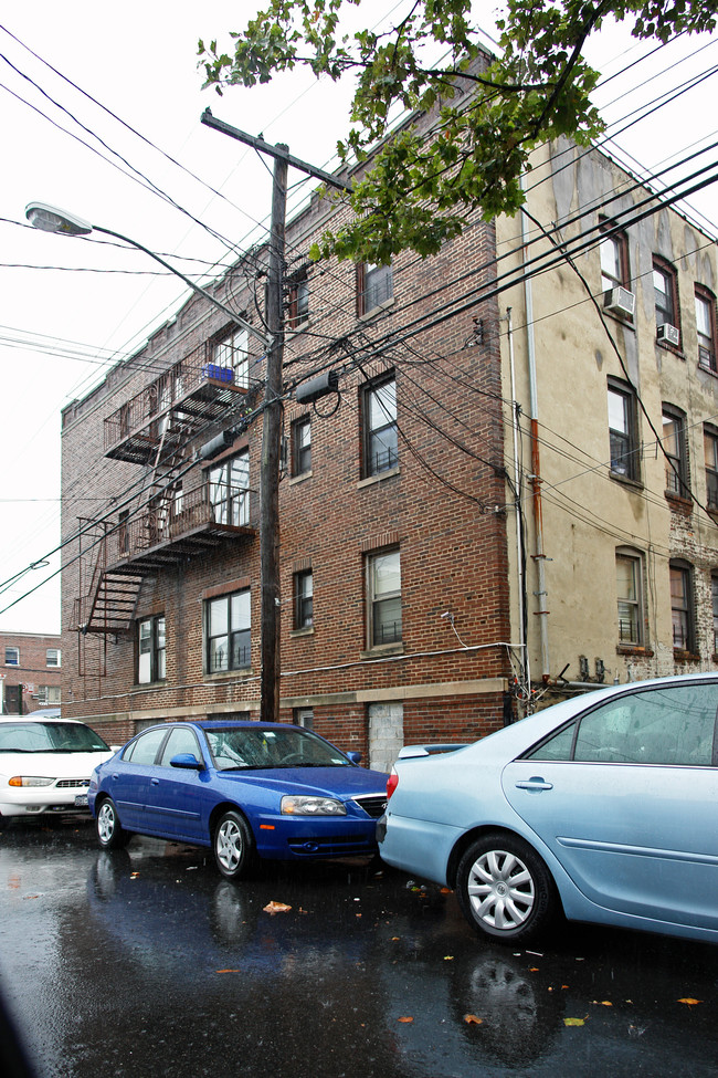 4119 Barnes Ave in Bronx, NY - Building Photo - Building Photo