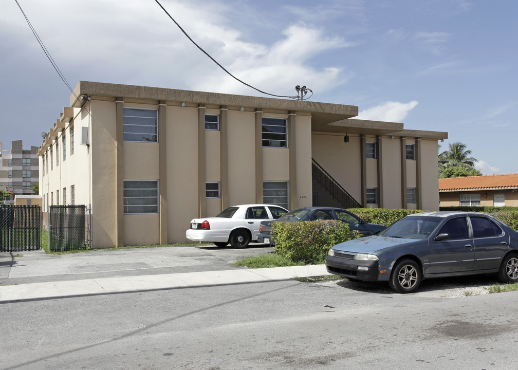 2726 SW 21st St in Miami, FL - Foto de edificio
